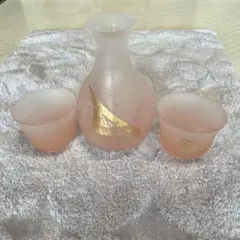 淡いピンクの徳利と杯セット