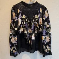 GRACE CONTINENTAL⭐︎マルチ刺繍フリルトップのサムネイル