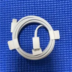 ホワイト Lightningケーブル