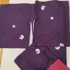 レトロな小紋　濃い紫の縮緬生地に金色で縁取られた花輪の数々　帯で遊べるお着物のサムネイル