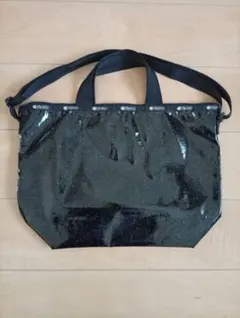 LeSportsac ラメ入りブラックショルダーバッグ