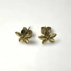花型 ゴールド スタッドピアス