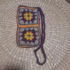 ハンドメイドかぎ針グラニースクエア スマホポシェット