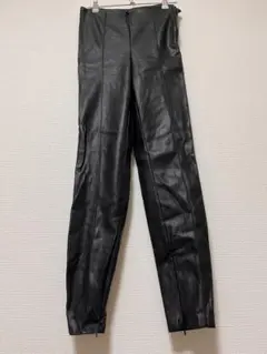 ZARA フェイクレザーパンツ
