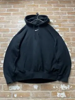 NIKE ナイキ　パーカー　センターロゴ　刺繍　ワンポイント　黒　スウォッシュ