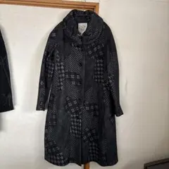 t.bのブラックチェック柄ロングコートのサムネイル