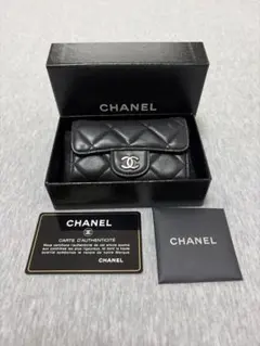 シャネルのマトラッセ ラムスキン/ シルバー金具の6連キーケース