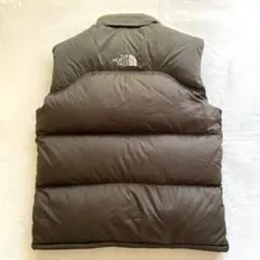 【極美品 センターロゴ】ノースフェイス ヌプシ ダウンベスト 刺繍 カーキ系 L