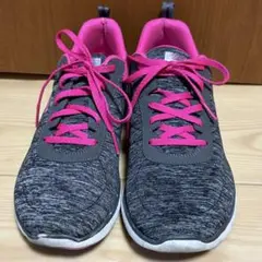 グレー スニーカー