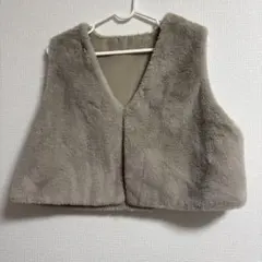 【coca】ファーベスト　ベージュ　グレージュ　ベスト フェイクファー