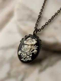 【新品】アンティーク調カメオ風ネックレス 花柄 ハンドメイド【匿名配送】