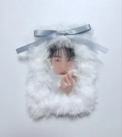 トレカケース　白　水色　リボン　ファー素材　編み物　ハンドメイド