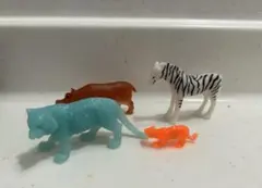ミニチュアアニマルフィギュア　４個