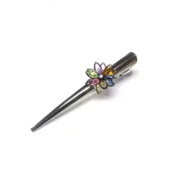 エレガントな花モチーフのヘアピン