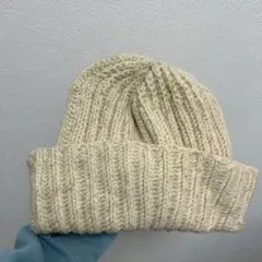 クリーム色リブ編みニット帽