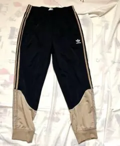 アディダス　リーボック　NIKE プーマ　トレフォイル　スリーライン