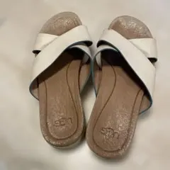UGG ホワイト クロスストラップ サンダル　24