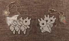 すこぶる動くうさぎ アクリルキーホルダー 2個セット
