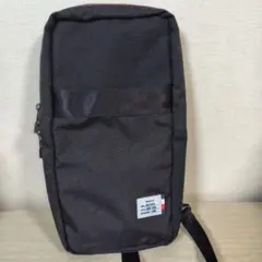 TOMMY HILFIGER スリムショルダーバッグ ブラック