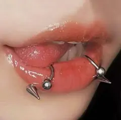 ボディーピアス