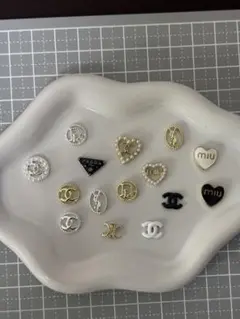 ネイルパーツ　ブランドパーツのサムネイル