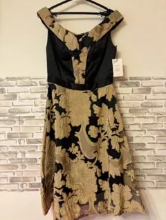 オフショルダードレス 刺繍入り