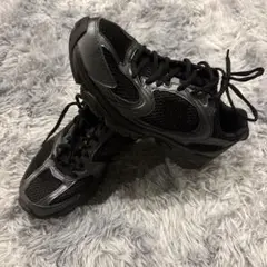 m2002r スニーカー