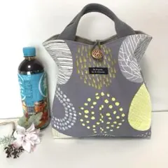 ハンドメイドトートバック、持ち手の付け方がオシャレ、ボタン付き　　　♡森の光