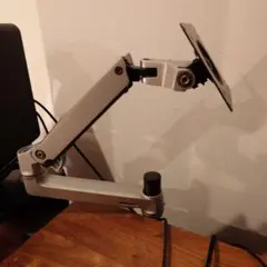 Amazonベーシック モニターアーム エルゴトロンOEM シルバー2