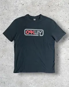 90s 00s OAKLEY Tシャツ ブラック レッドロゴ　y2k opiumのサムネイル