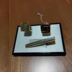 サンイーグルのストライプ模様 ゴールド ネクタイピンとカフスボタンセットのサムネイル