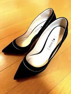 DIANA ブラックスエード パンプス