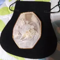 カメオ八角形ペンダント 浮彫り