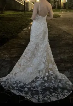 アイボリー レース　刺繍入り スリーブレス ウェディングドレス