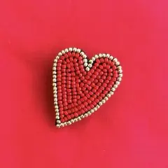 【ハンドメイド】ビーズ刺繍 ブローチ ハート レッド ゴールド