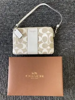 COACH ロゴポーチ ベージュ/ホワイト 箱付き