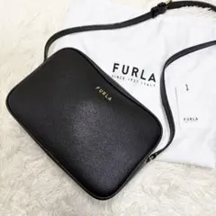 フルラ リリー カメラバック 斜め掛け サフィアーノレザー ブラック 大容量