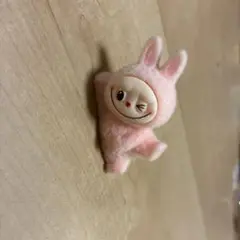 ウサギコスチュームのぬいぐるみ