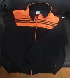 adidas ジップアップジャケット オレンジ/ブラック
