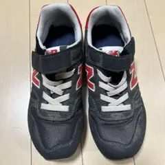 New Balance 373 キッズスニーカー ブラック/レッド