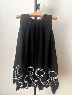 黒いフリルAラインノースリーブワンピース 120
