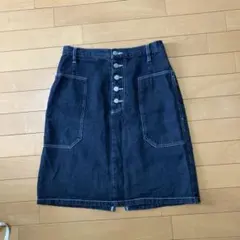 黒デニム　膝上スカート