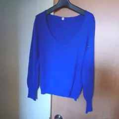 UNIQLOユニクロ 薄手ニット 青 差し色
