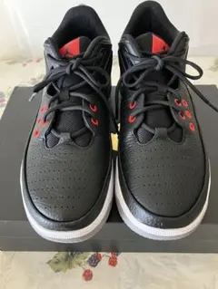 極美品NIKE JORDAN MAX AURA 5スニーカー ブラック/レッドのサムネイル