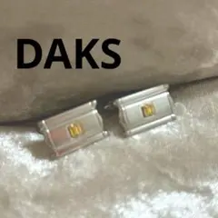 DAKS カフリンクス　シルバーカラー　ゴールド色ロゴ装飾のサムネイル