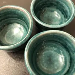 織部焼　美濃焼　有田焼　小石原焼　土物　作家物　豆鉢　緑色　お猪口　日本酒カップのサムネイル