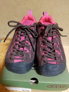 KEEN アウトドアシューズ ブラウン/ピンク