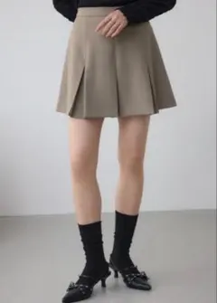 【新品】《 AZUL 》 プリーツミニスカートパンツ