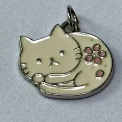 白猫　猫　桜　チャーム　パーツ　ハンドメイド材料