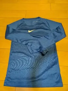 Nike ブルー 長袖インナーシャツ　ジュニアsサイズ